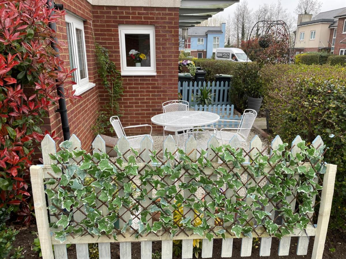 Tisi Choice Bed & Breakfast Northfleet Exterior photo